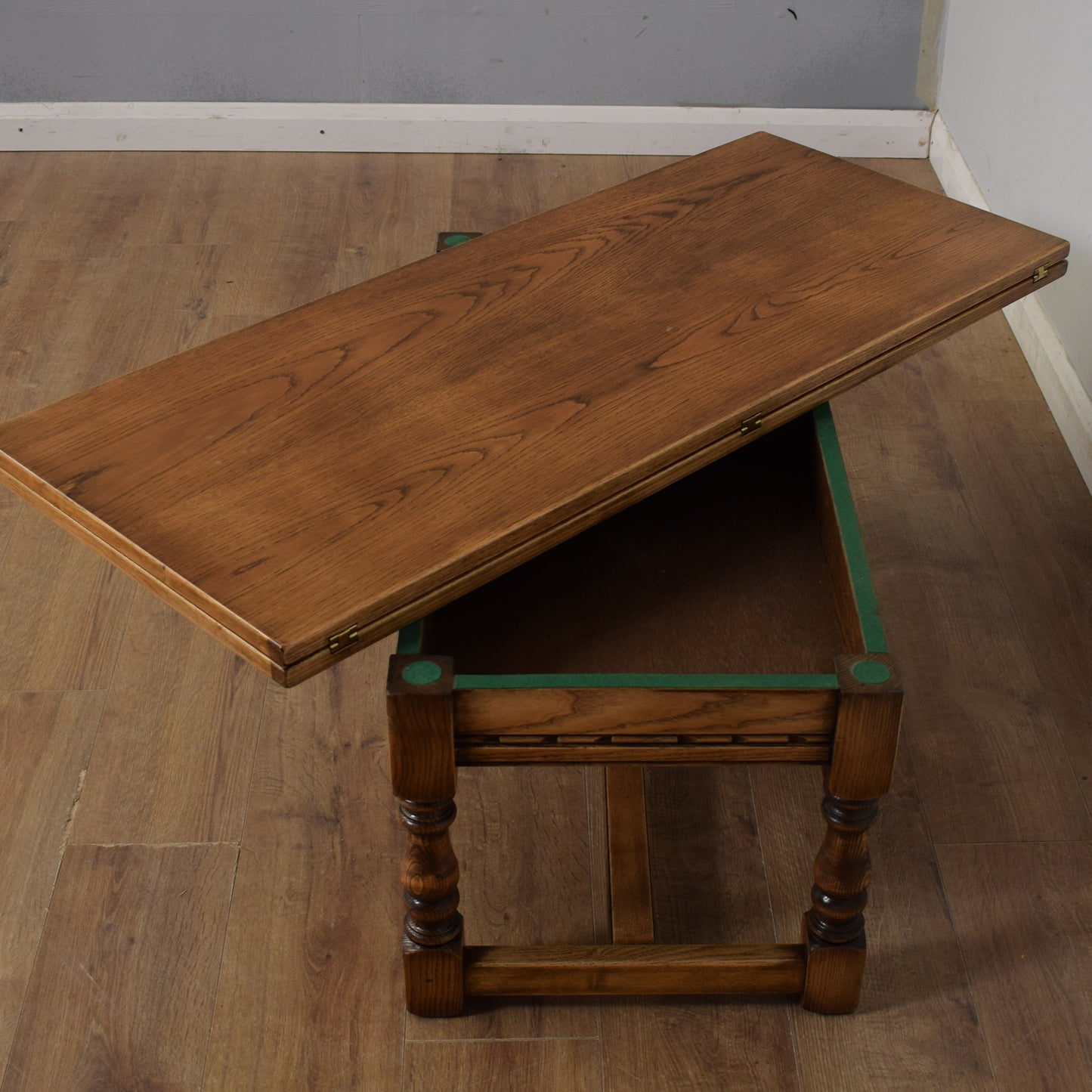 Extendable Oak Coffee Table