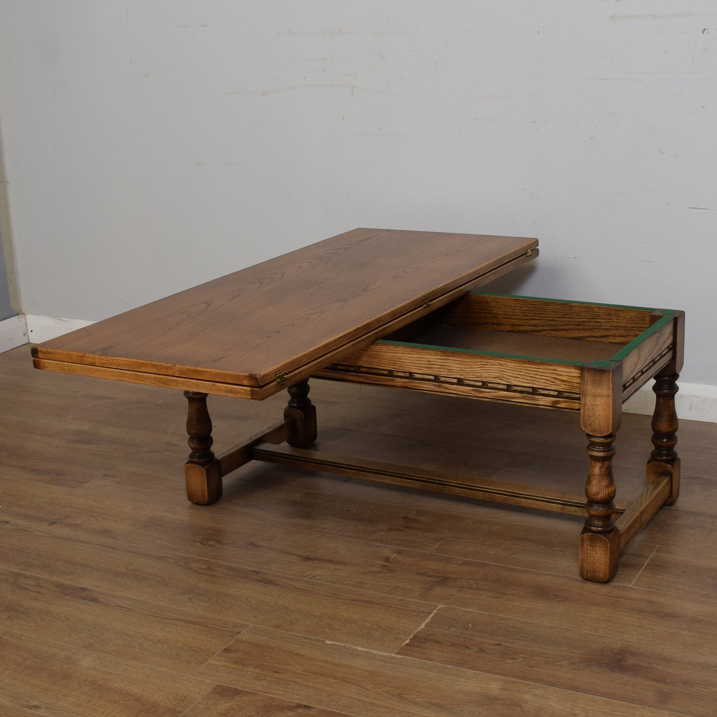 Extendable Oak Coffee Table