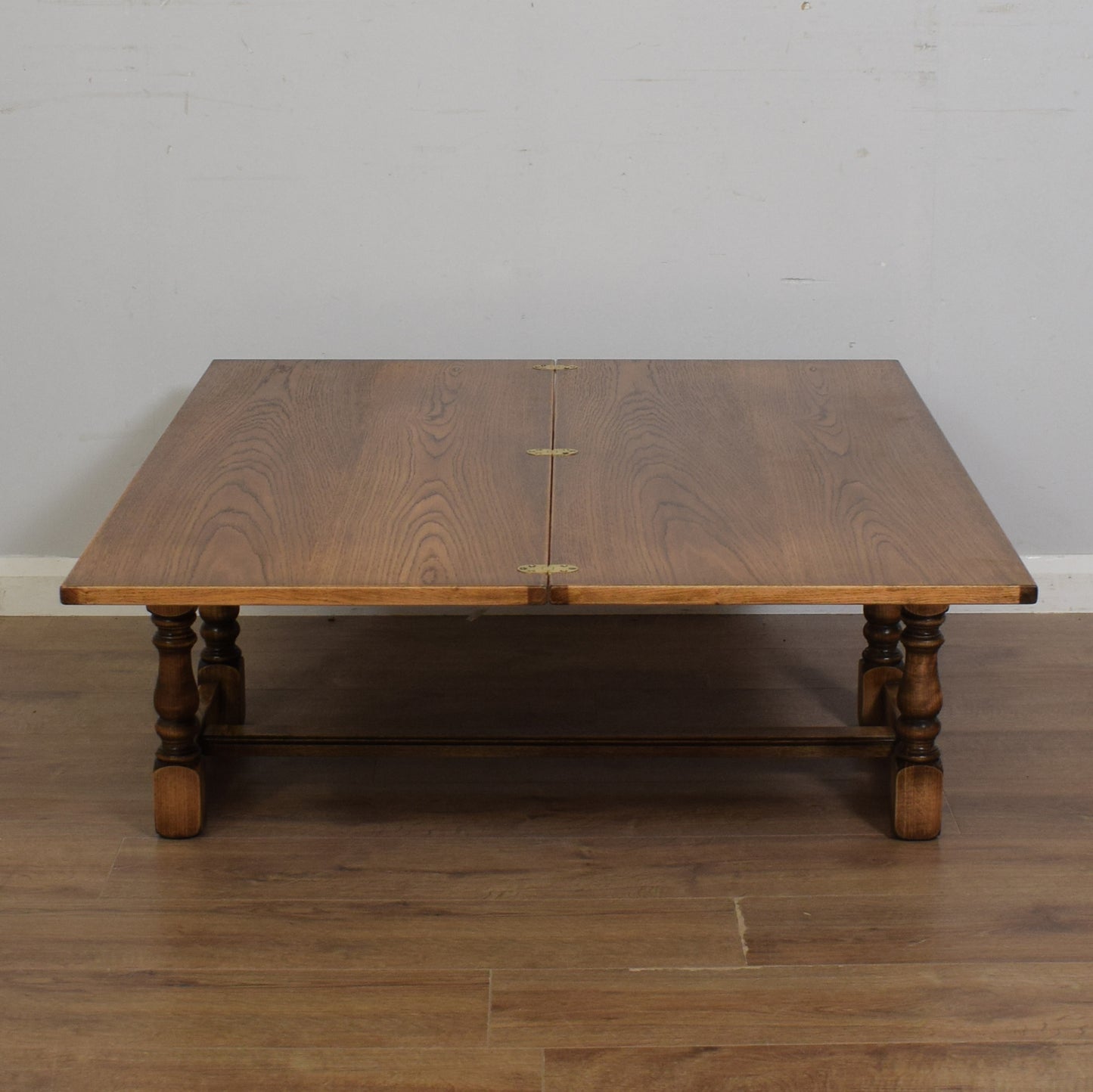 Extendable Oak Coffee Table