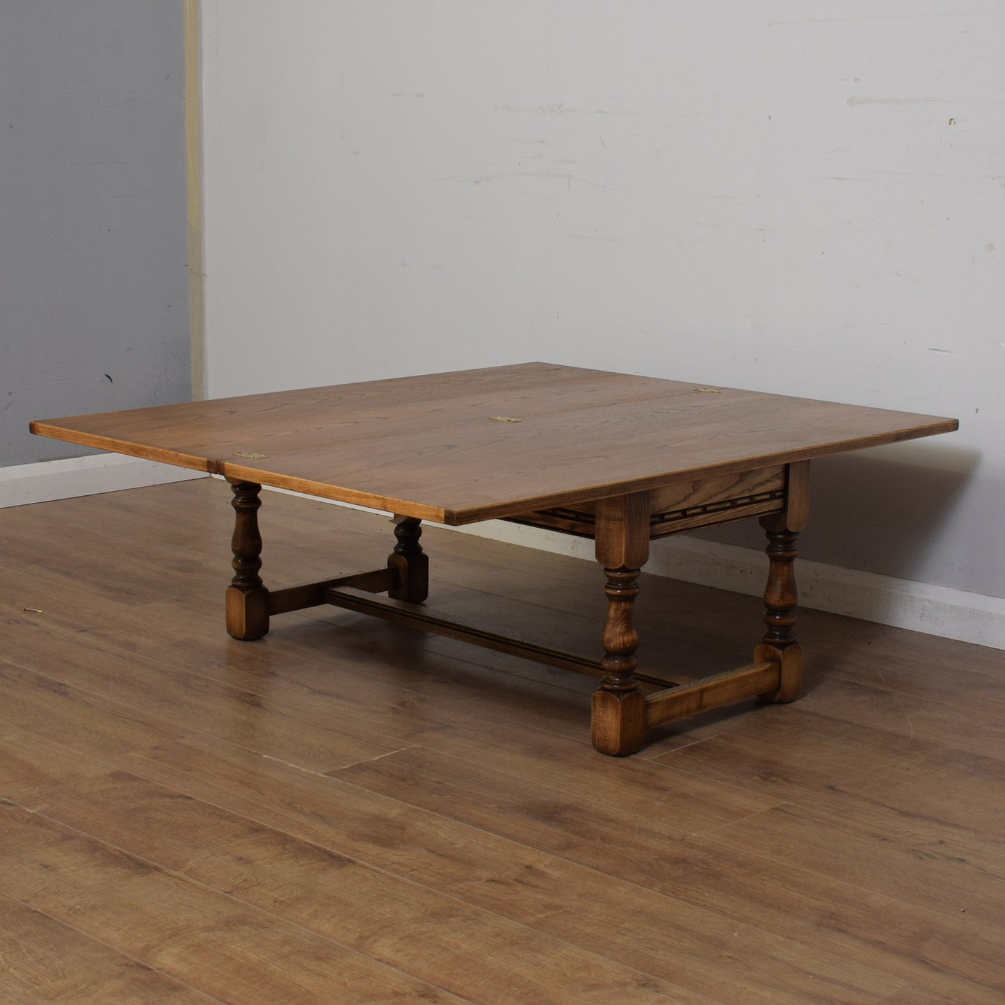 Extendable Oak Coffee Table