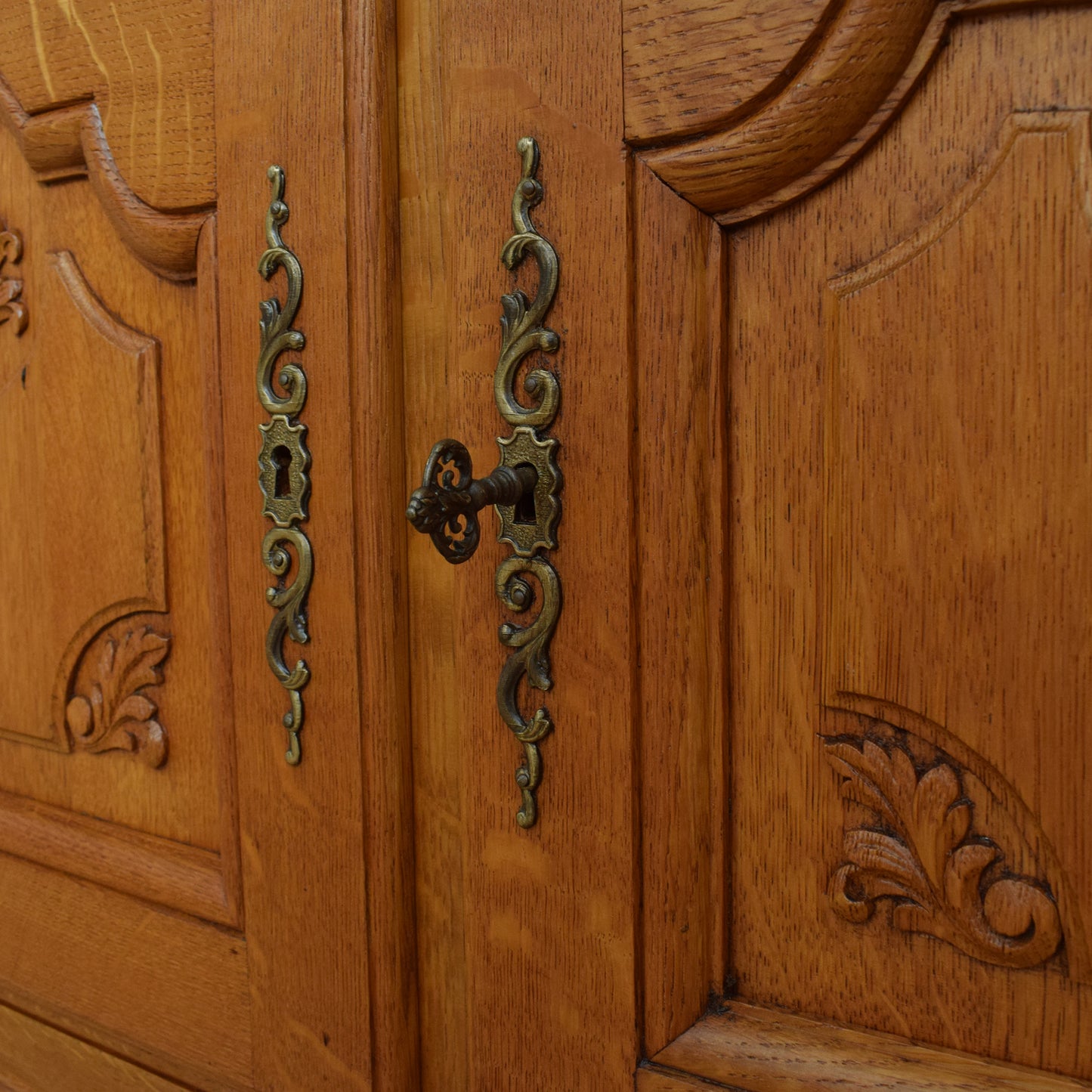 Traditional Oak French Vitrine