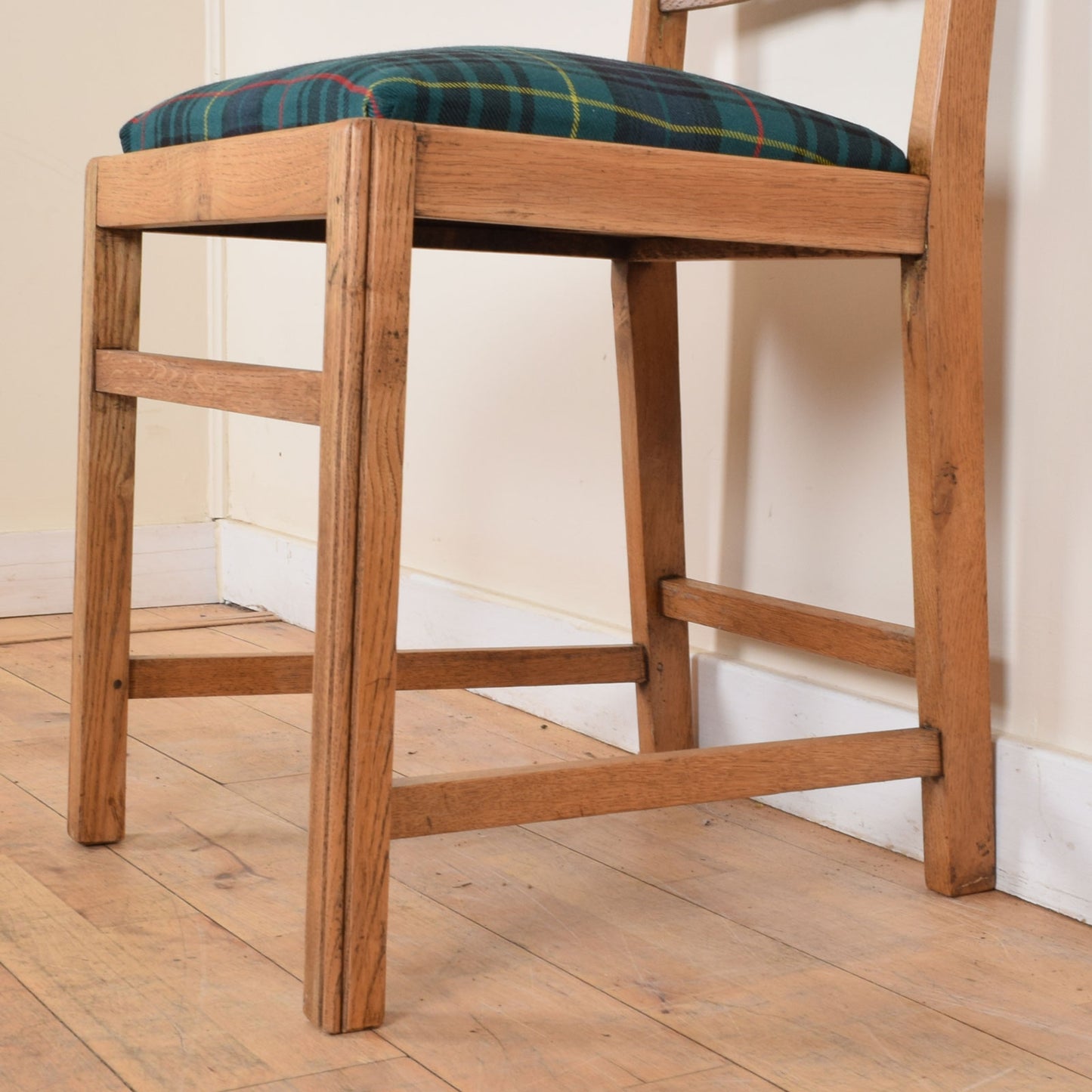 Extending Draw Leaf Table with Six Chairs