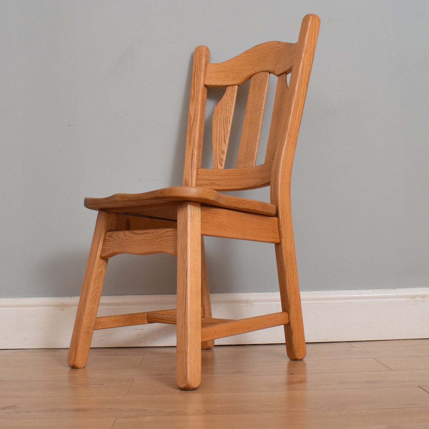 Robust Oak Dining Table and Six Chairs