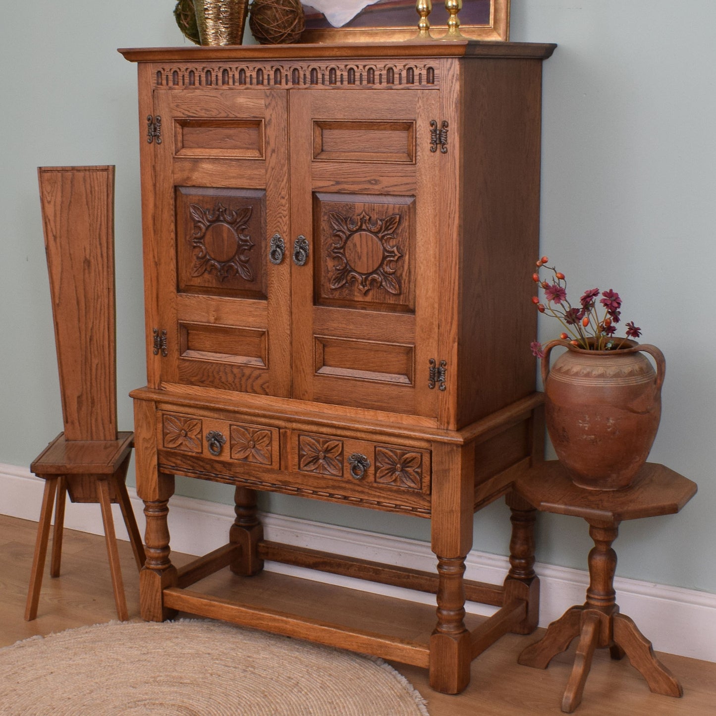 Old Charm Drinks Cabinet