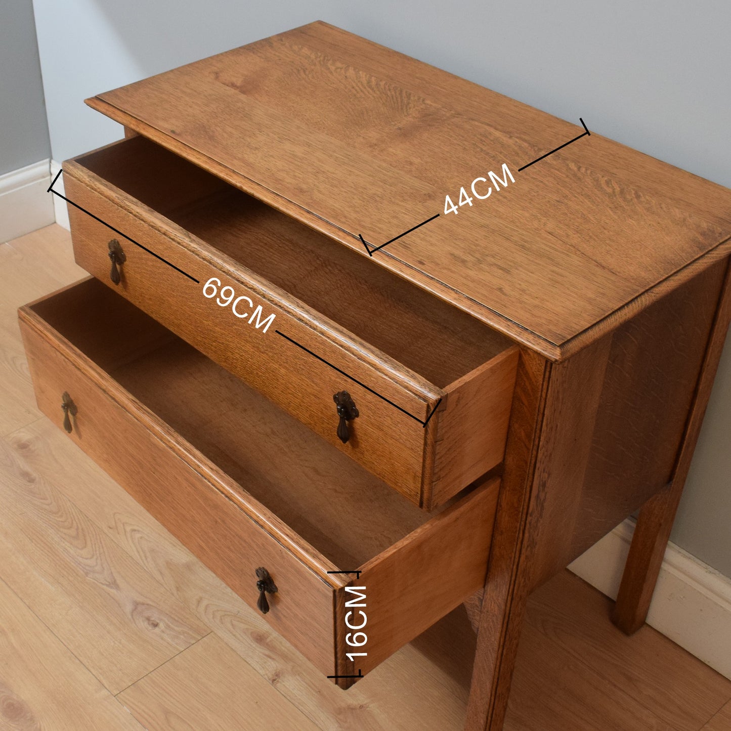 Oak Chest of Drawers