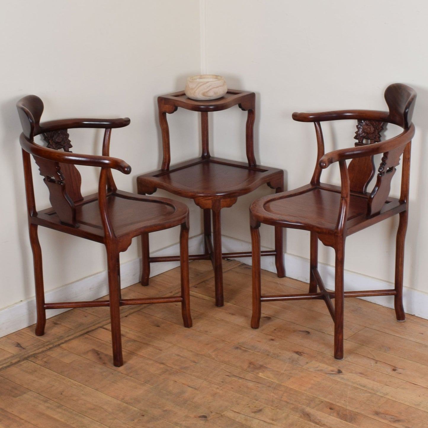 Corner chairs with table
