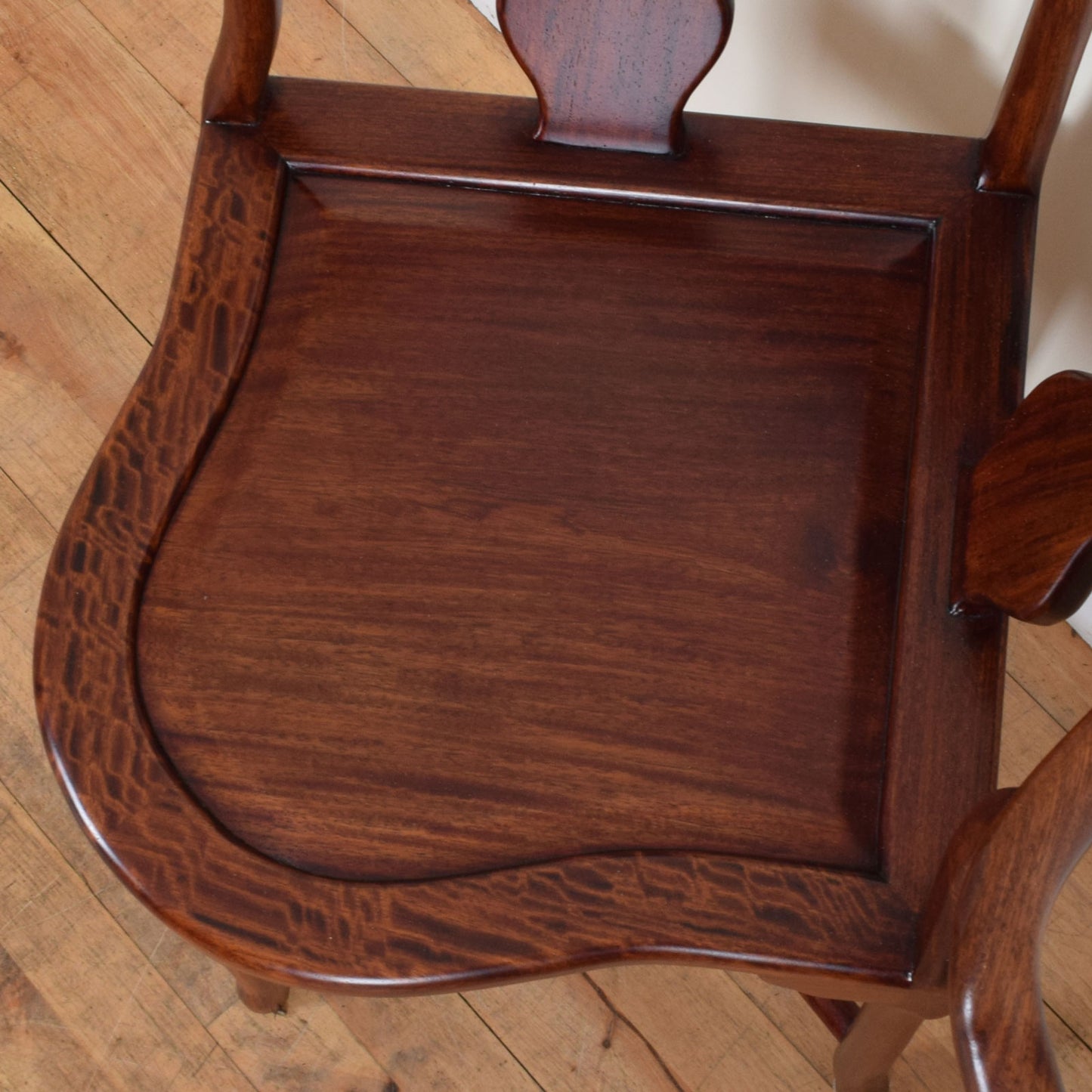 Corner chairs with table