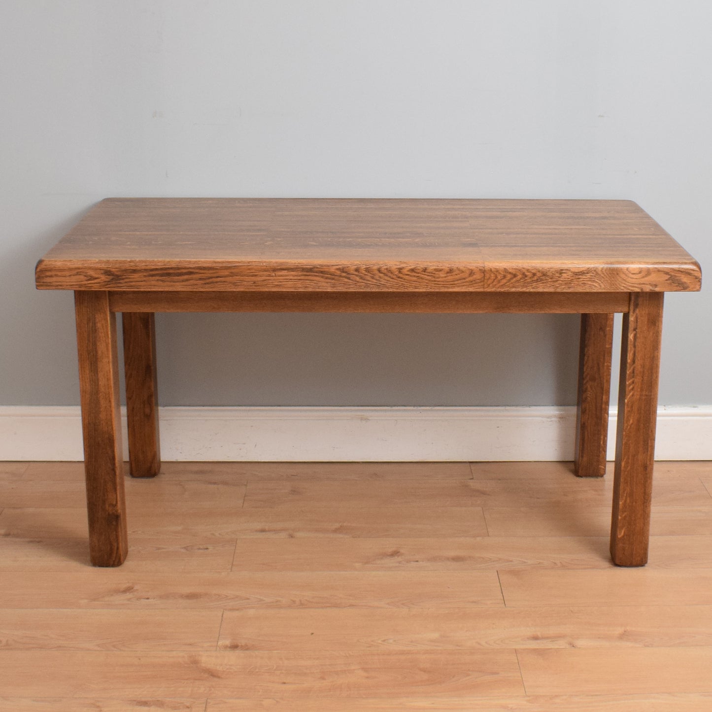 Traditional Oak Dining Table and Six Chairs
