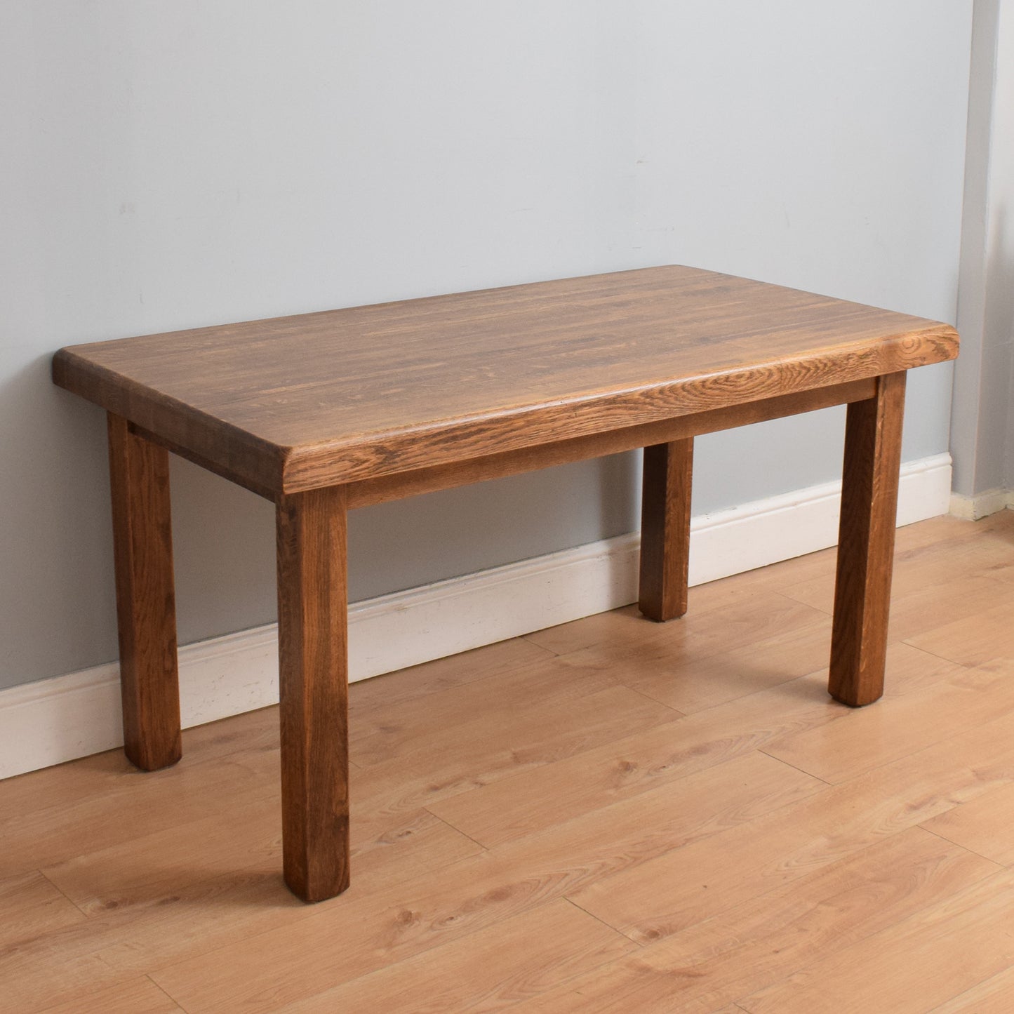 Traditional Oak Dining Table and Six Chairs