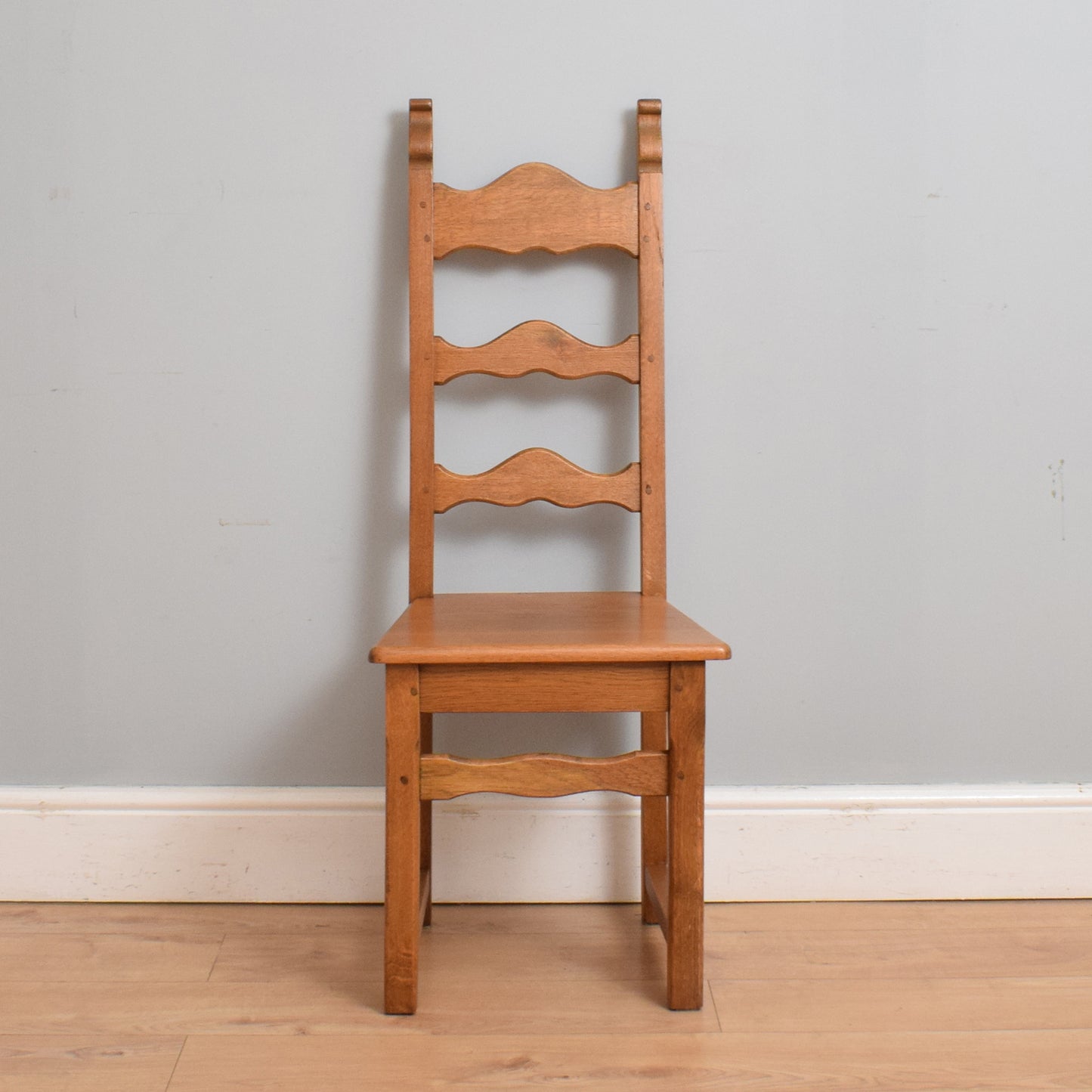 Traditional Oak Dining Table and Six Chairs