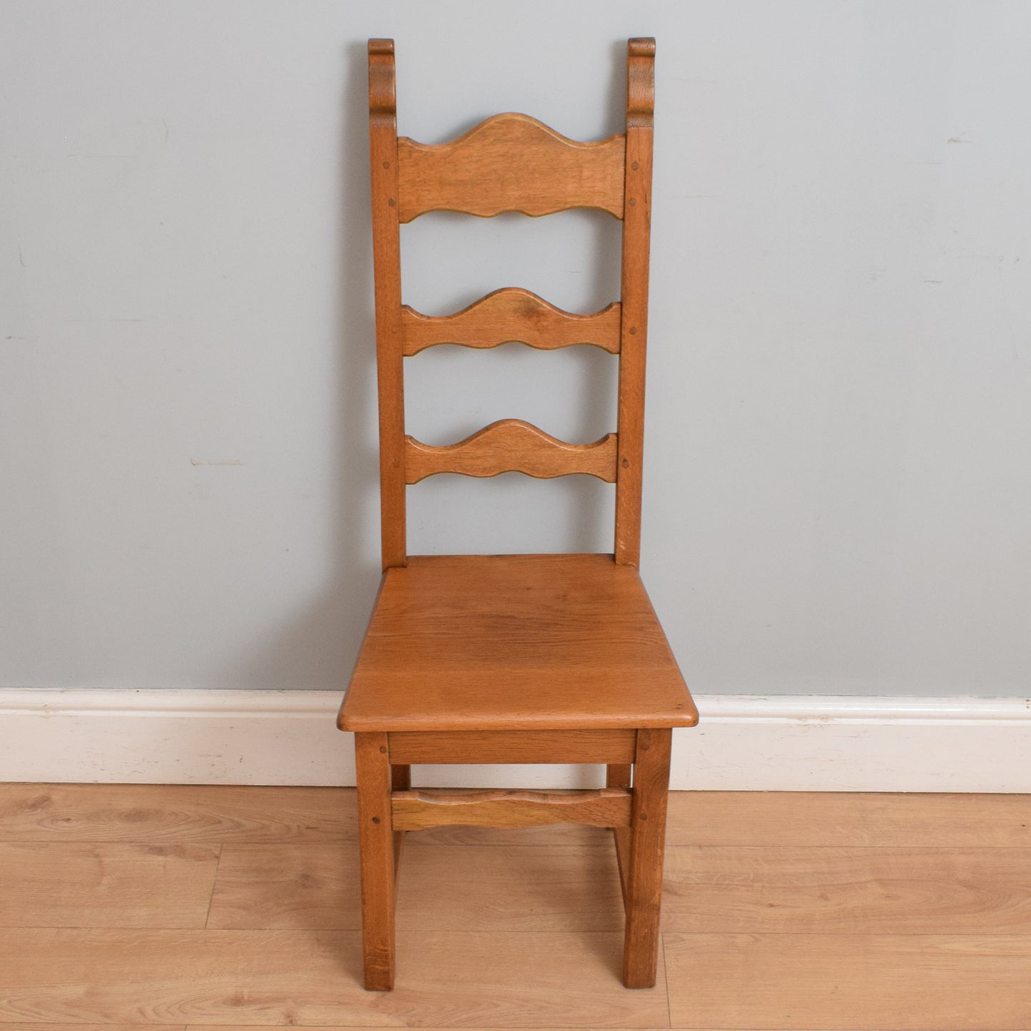 Traditional Oak Dining Table and Six Chairs