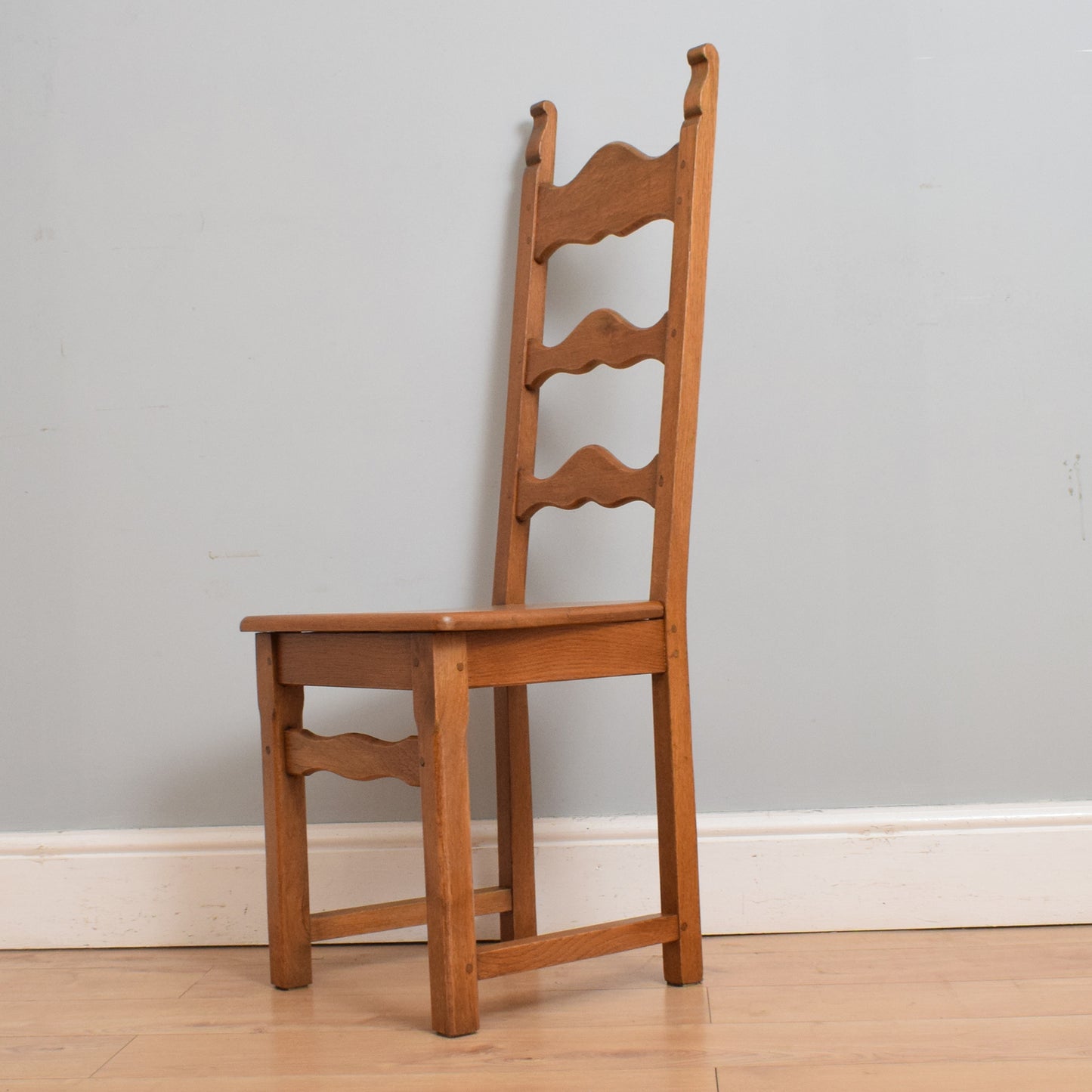 Traditional Oak Dining Table and Six Chairs