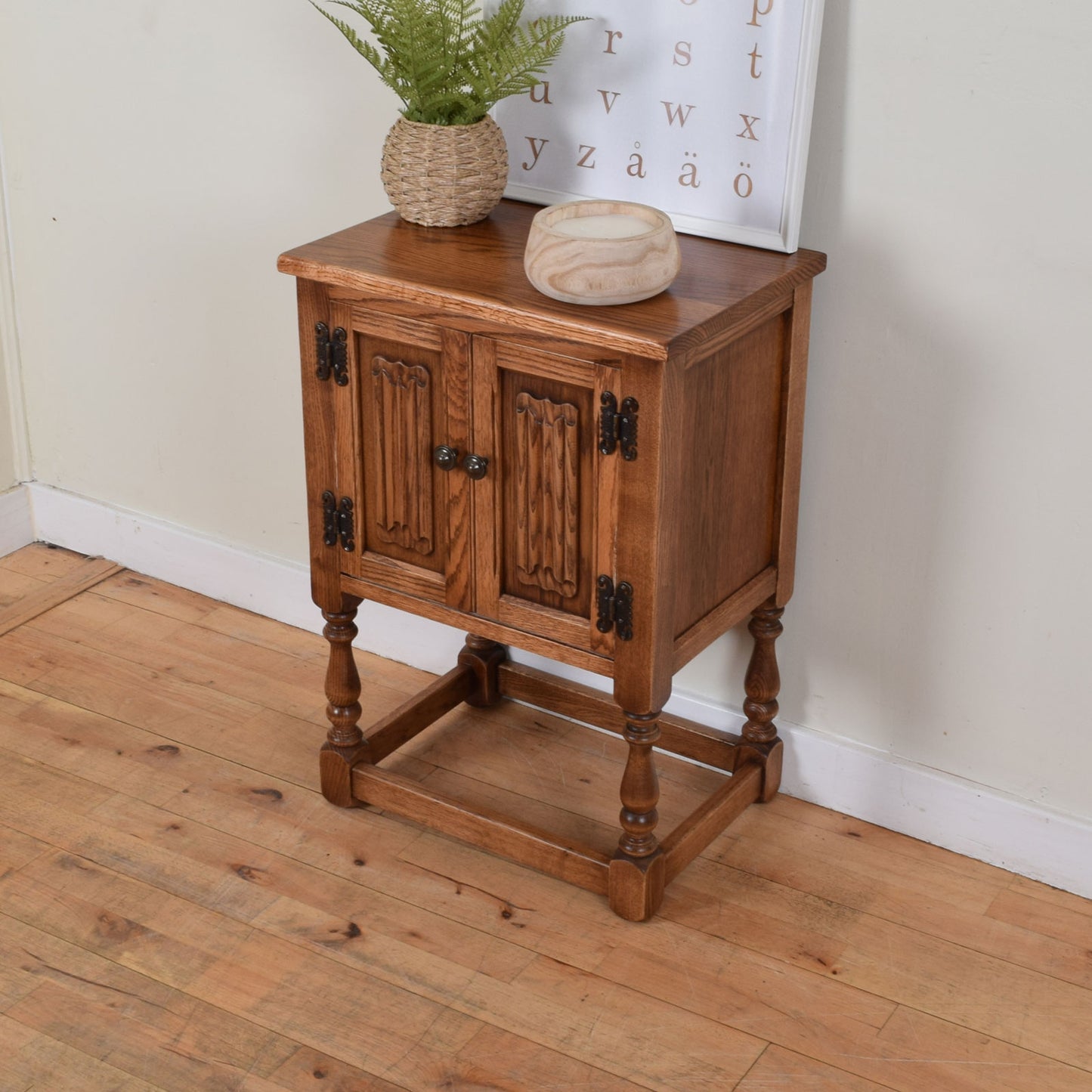 Old Charm Pot Cupboard