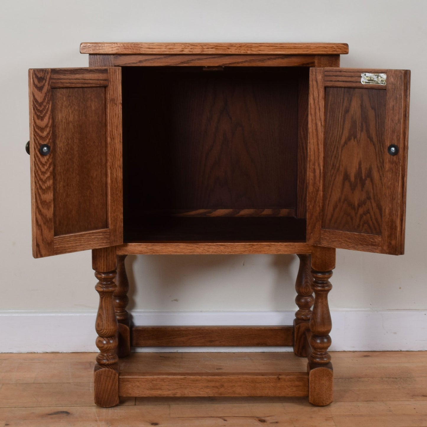 Old Charm Pot Cupboard