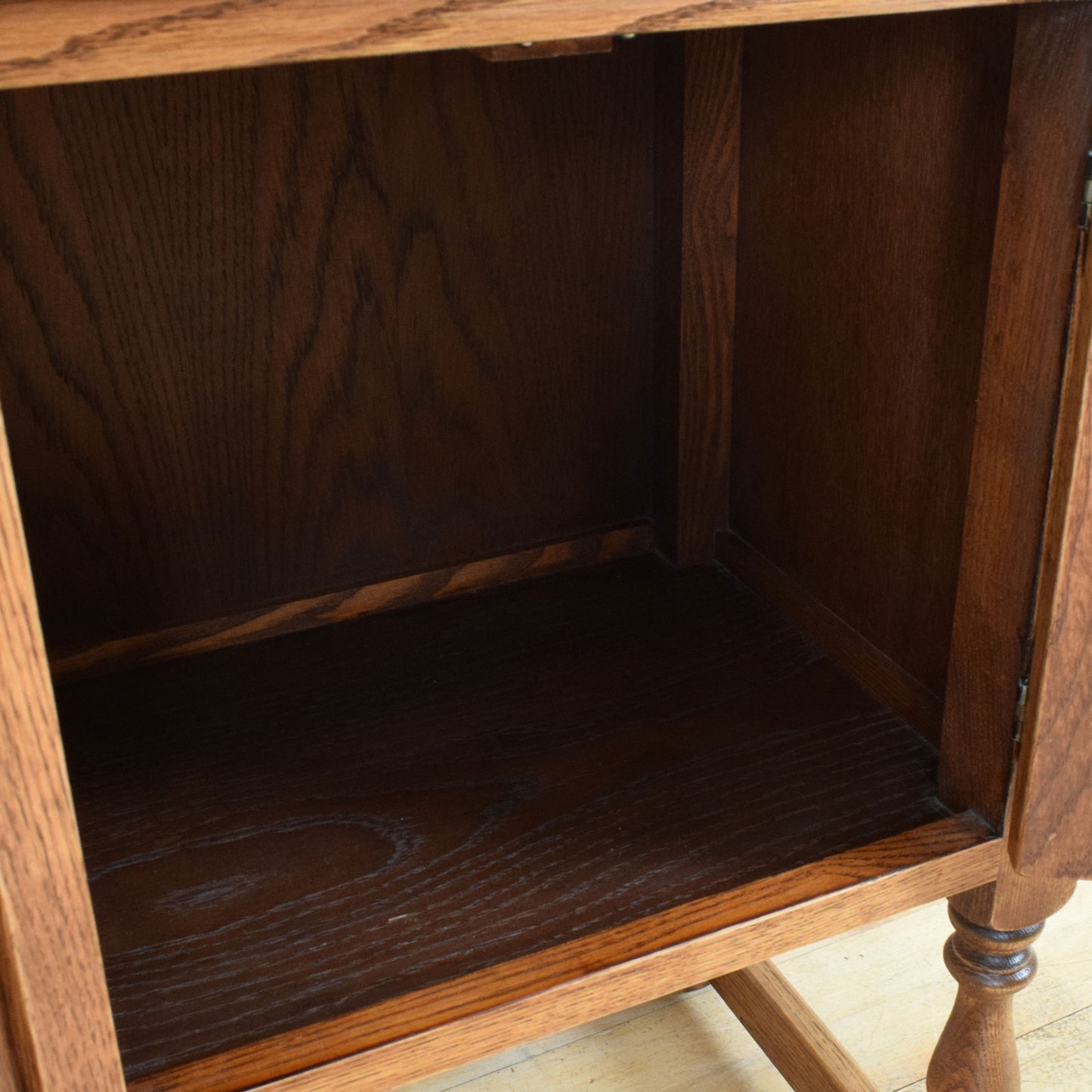 Old Charm Pot Cupboard