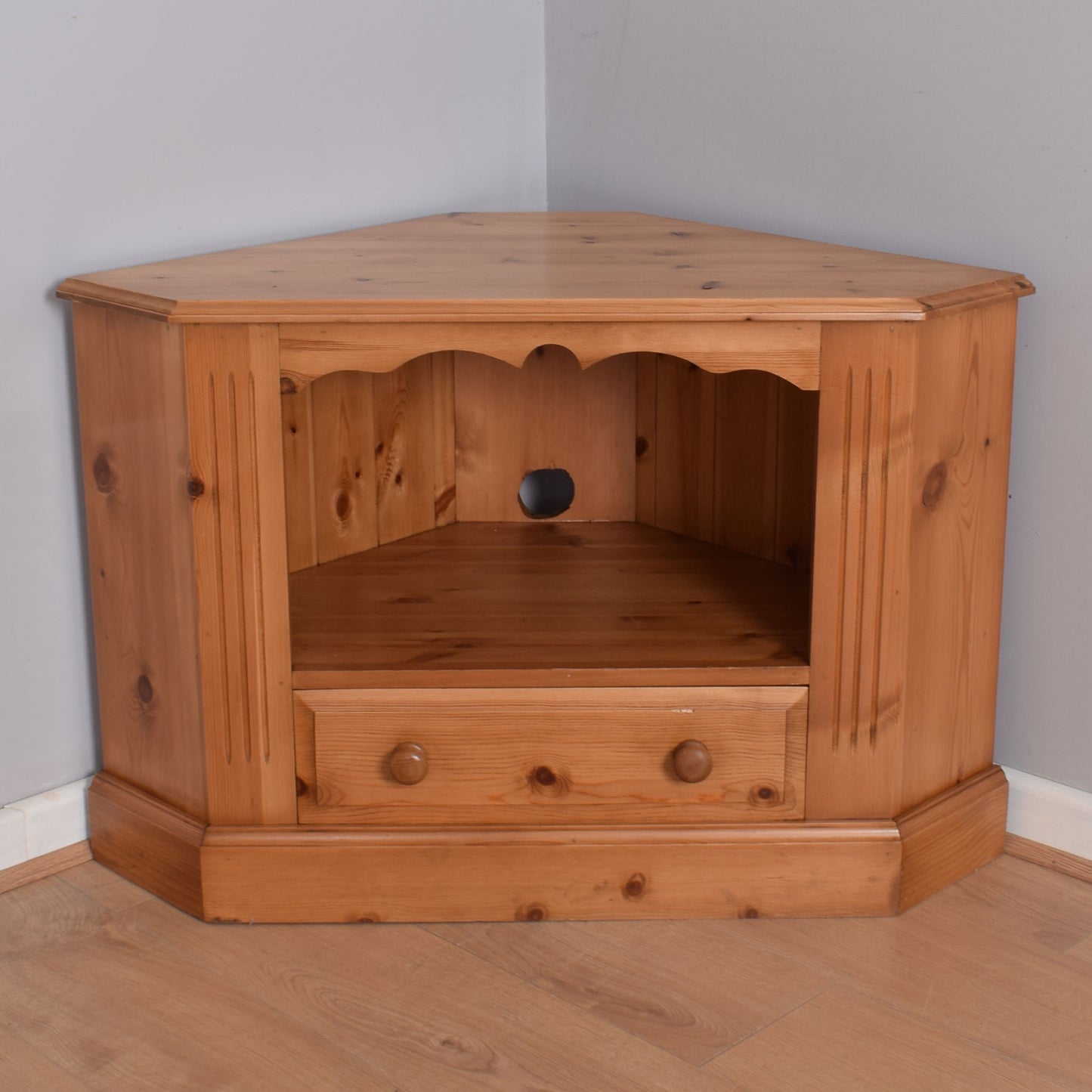 Pine Corner TV Unit