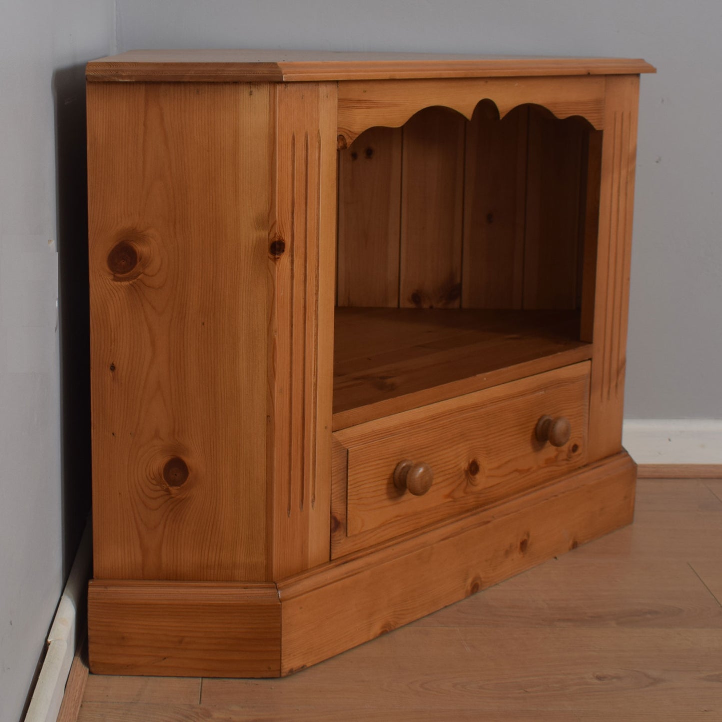 Pine Corner TV Unit