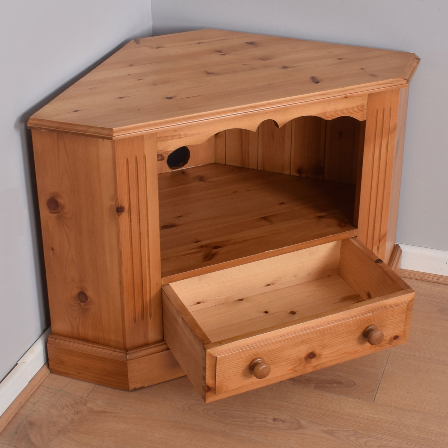 Pine Corner TV Unit