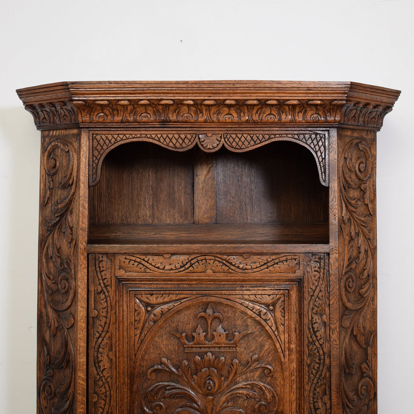 Vintage Carved Hallrobe