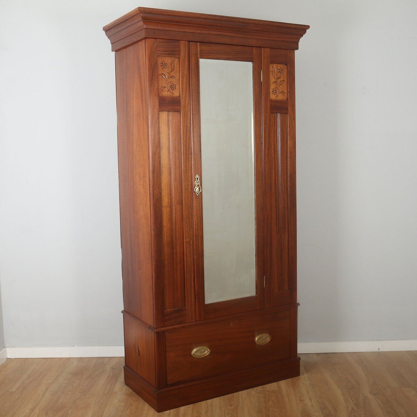 Mahogany Hallrobe