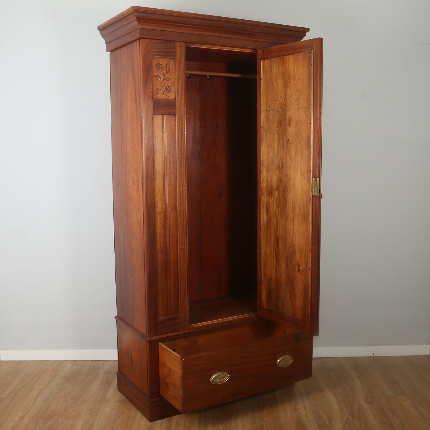 Mahogany Hallrobe