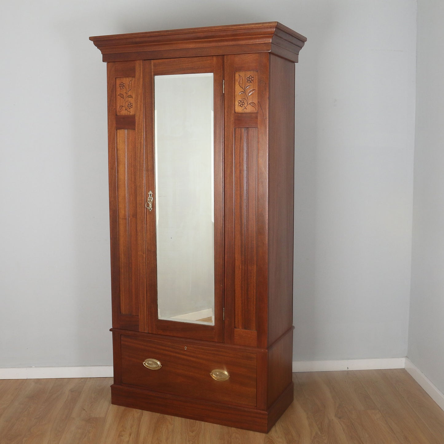 Mahogany Hallrobe