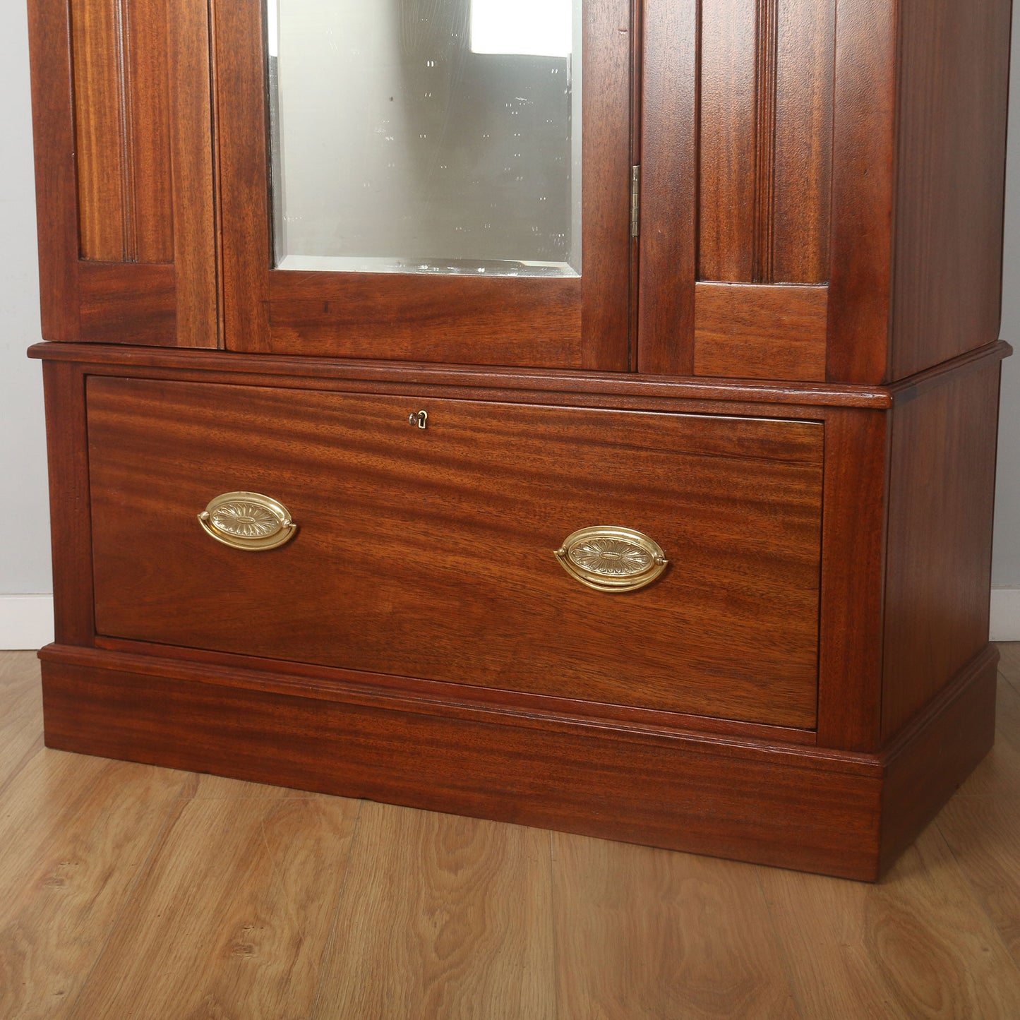 Mahogany Hallrobe