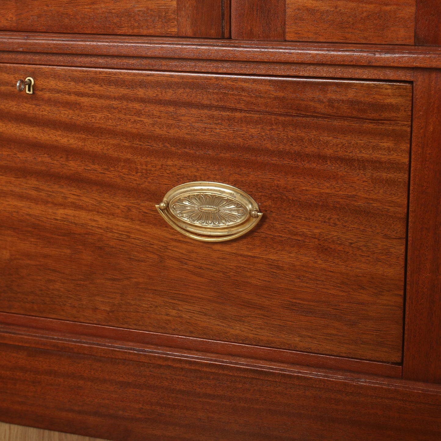 Mahogany Hallrobe