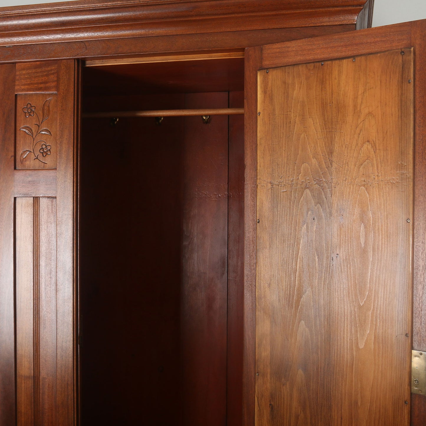 Mahogany Hallrobe