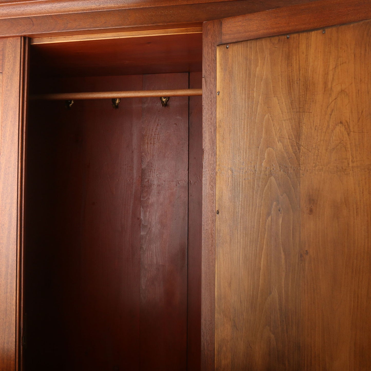 Mahogany Hallrobe