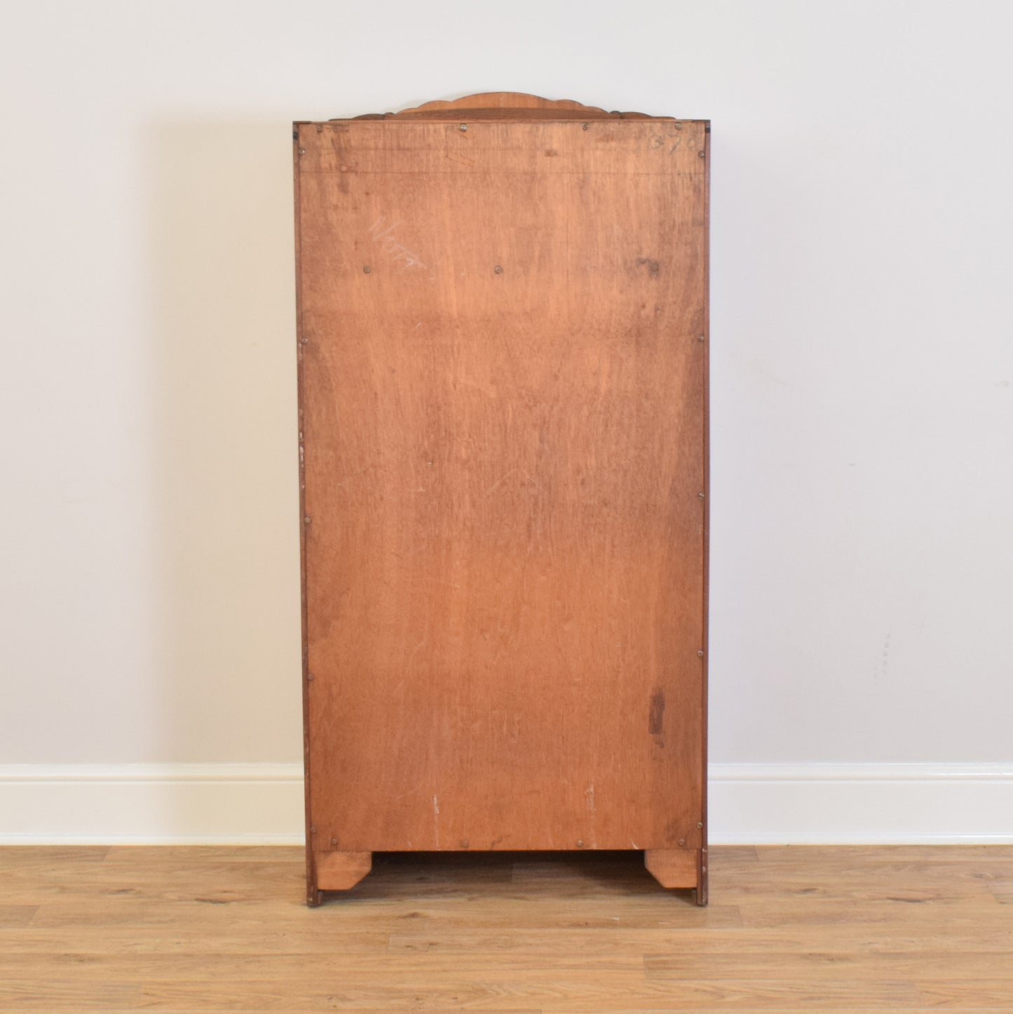 Small Walnut Hallrobe