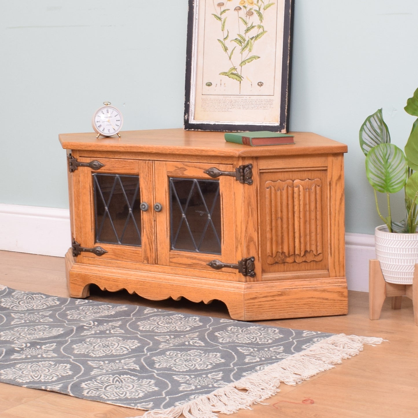 Old Charm TV Unit