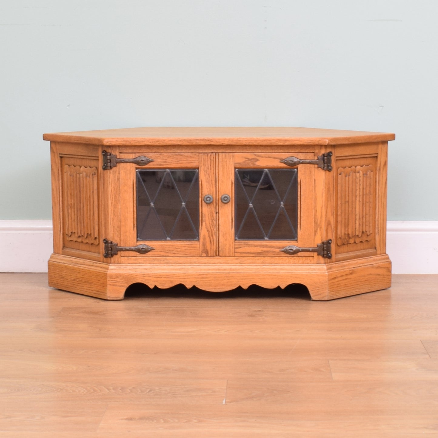 Old Charm TV Unit