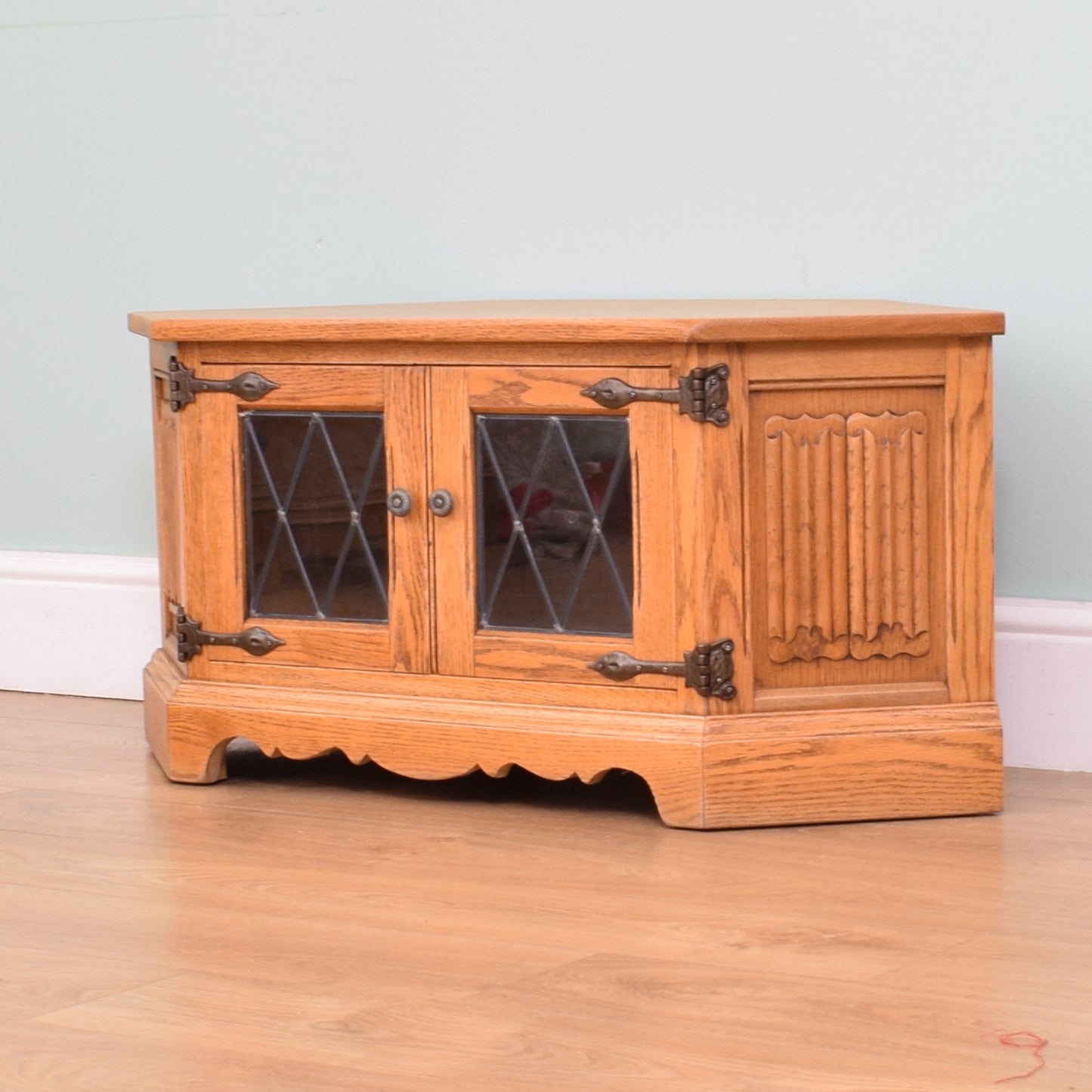 Old Charm TV Unit