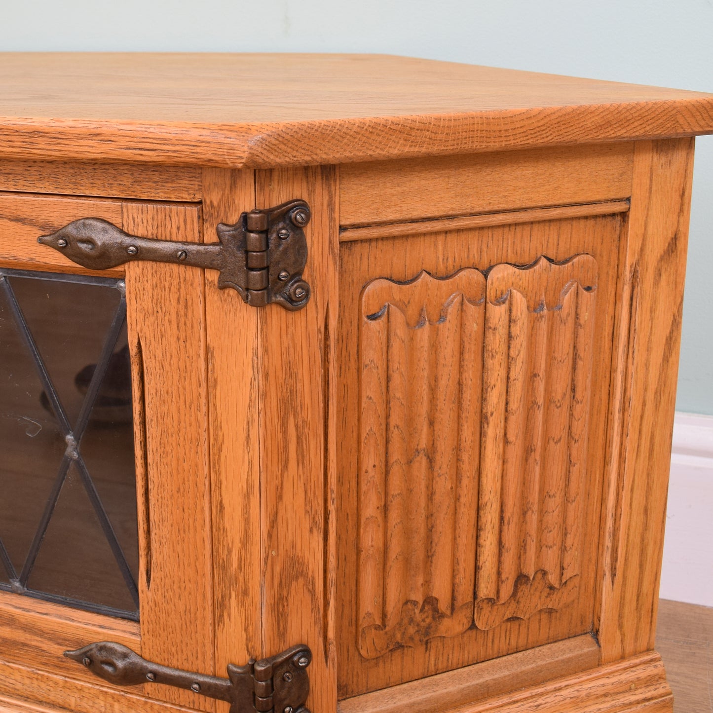 Old Charm TV Unit