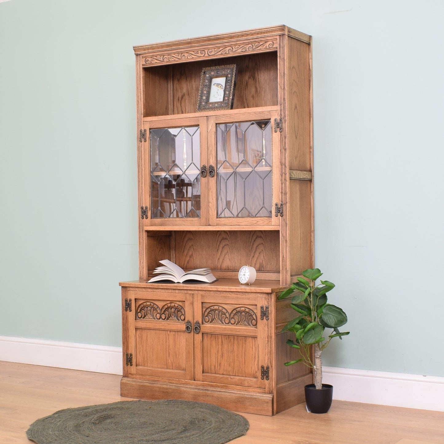 Old Charm Display Unit
