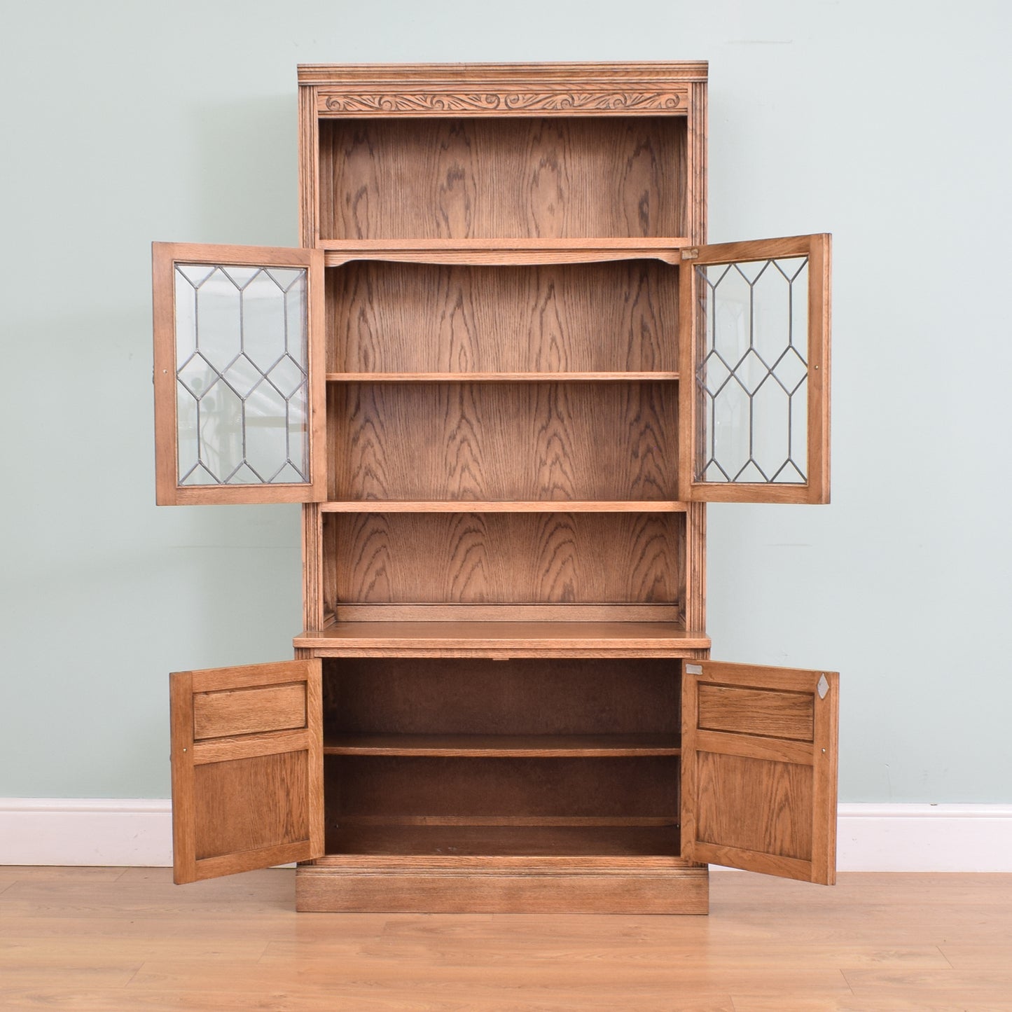 Old Charm Display Unit