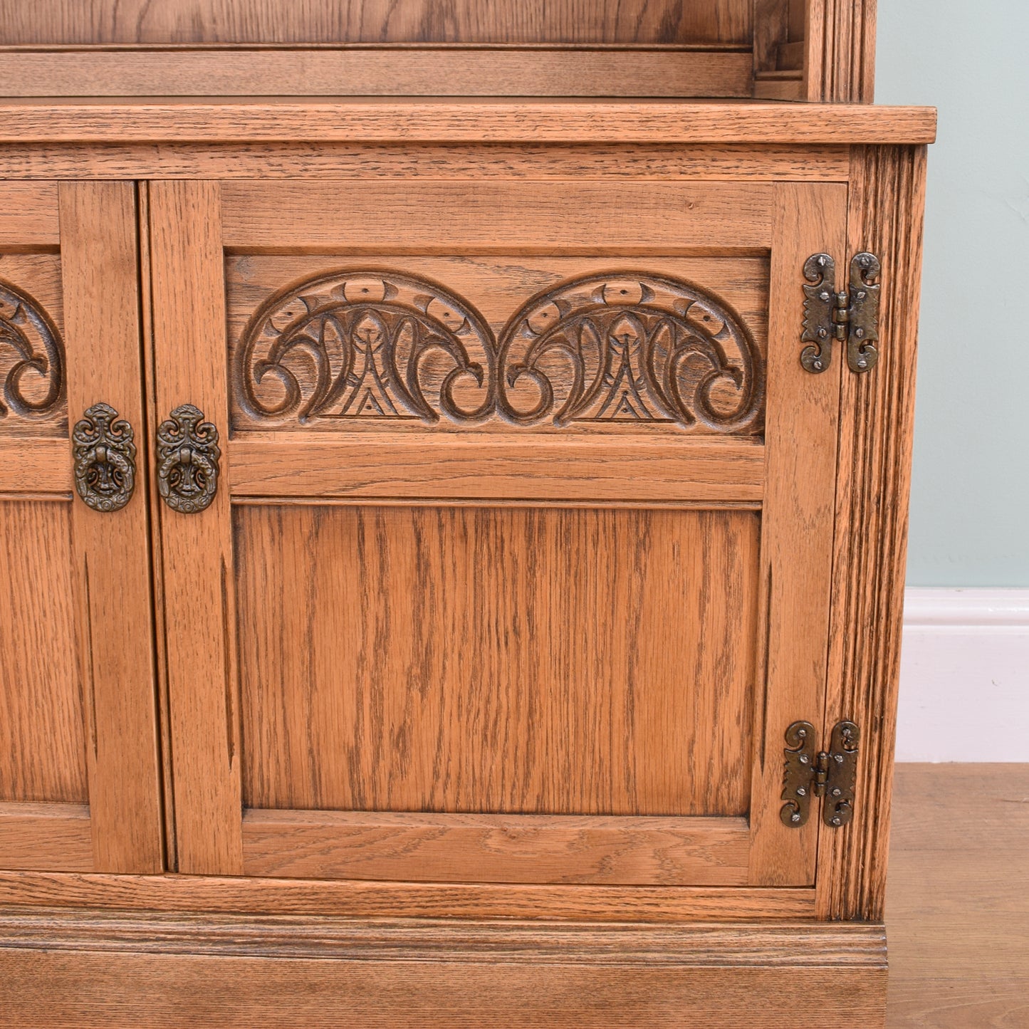 Old Charm Display Unit