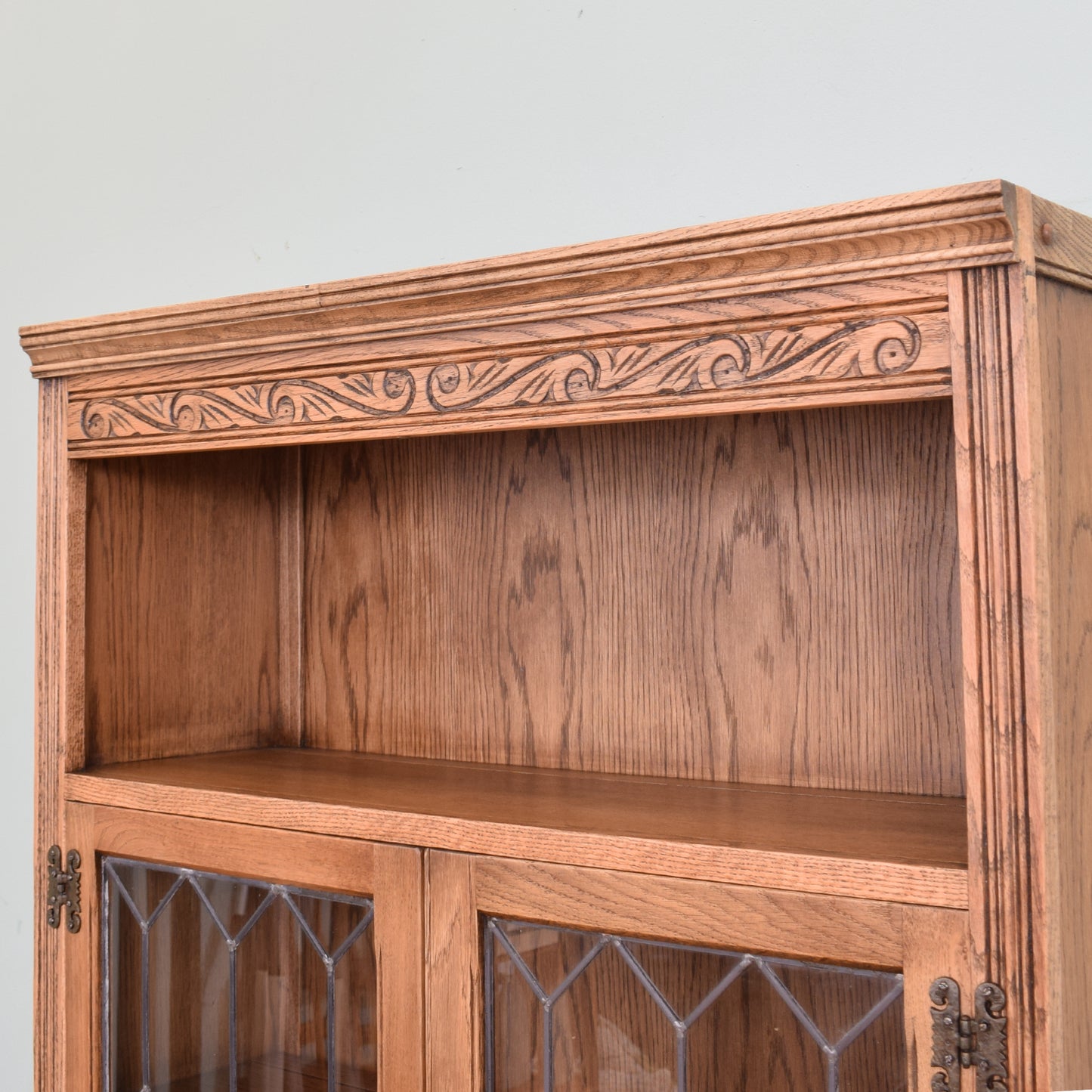 Old Charm Display Unit