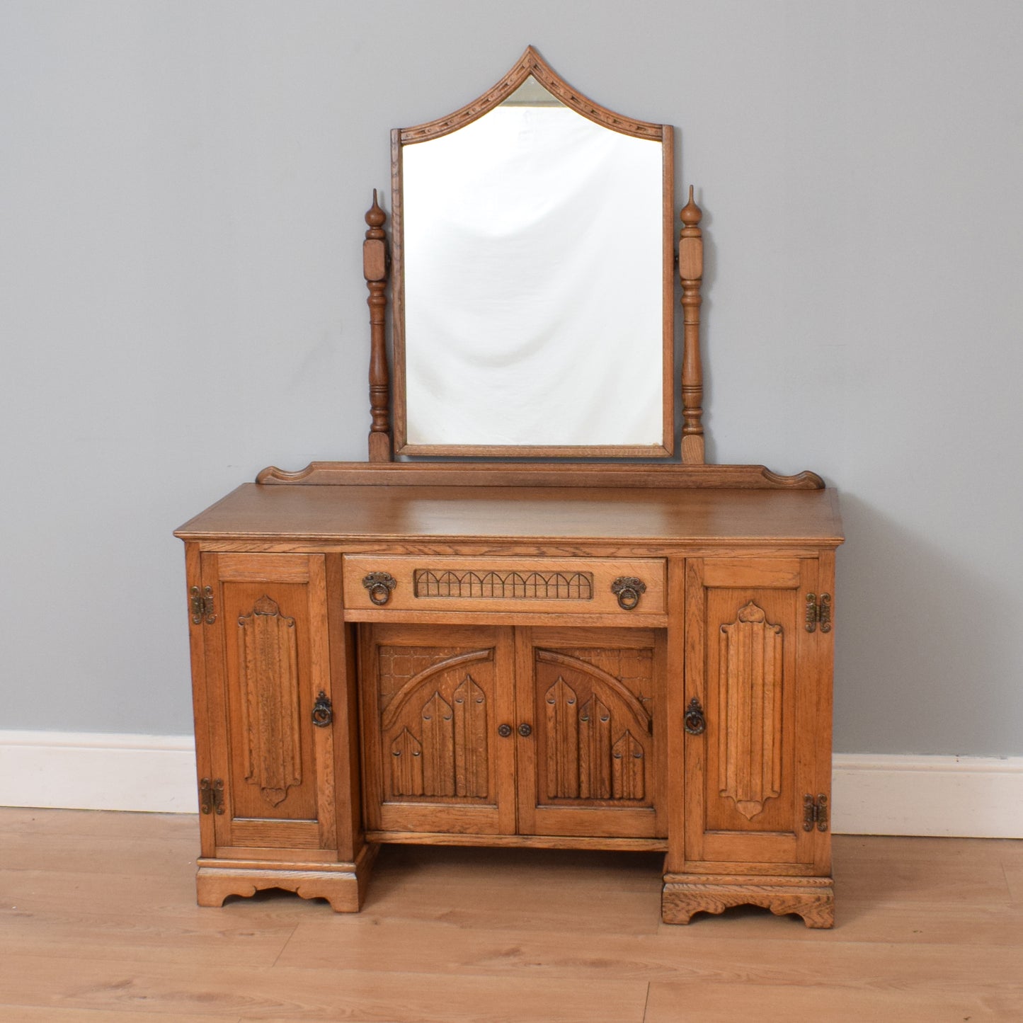 Vintage Old Charm Dressing Table
