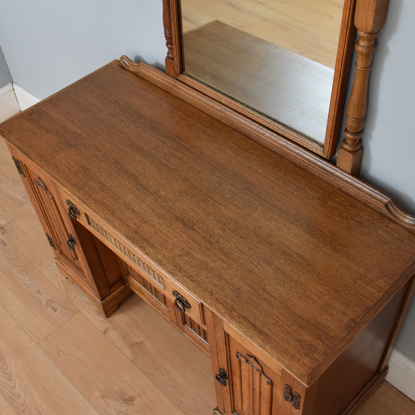 Vintage Old Charm Dressing Table