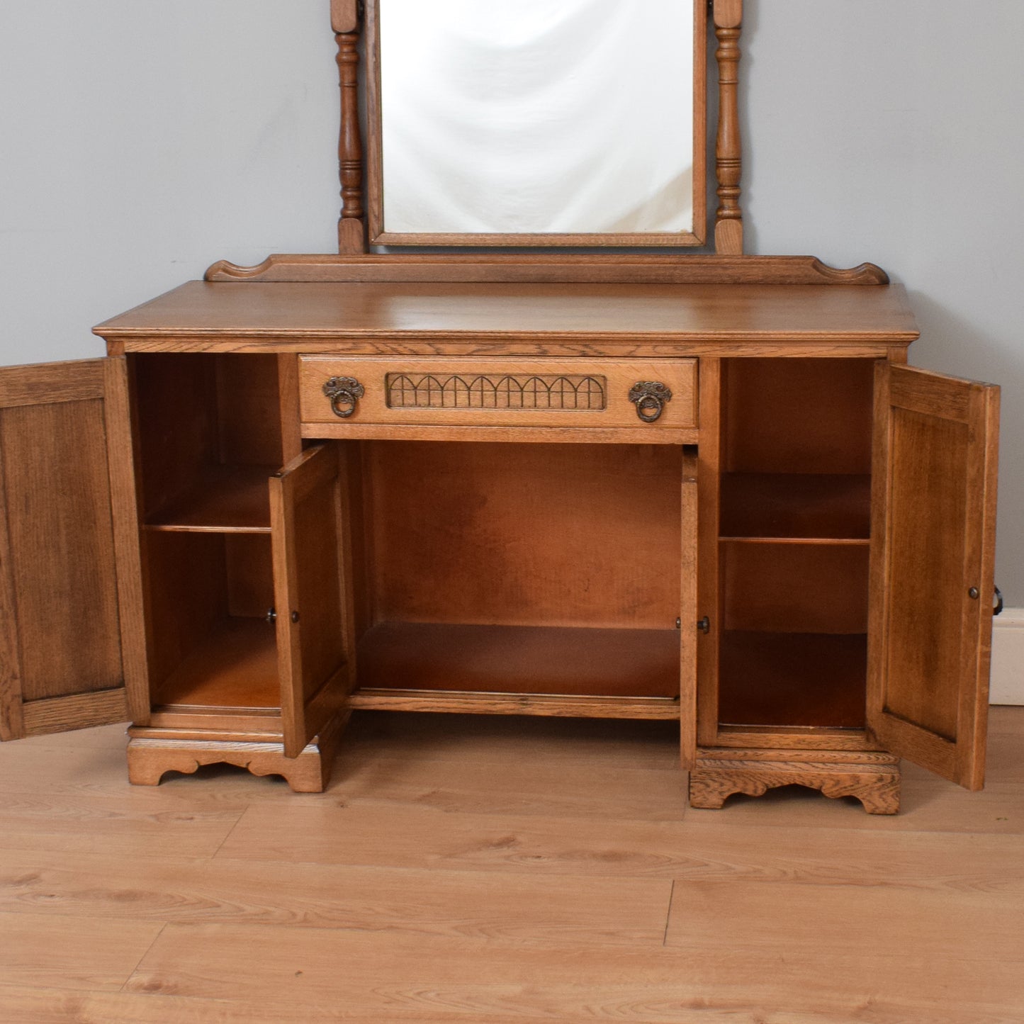 Vintage Old Charm Dressing Table