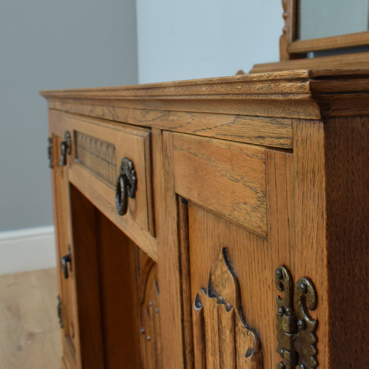 Vintage Old Charm Dressing Table