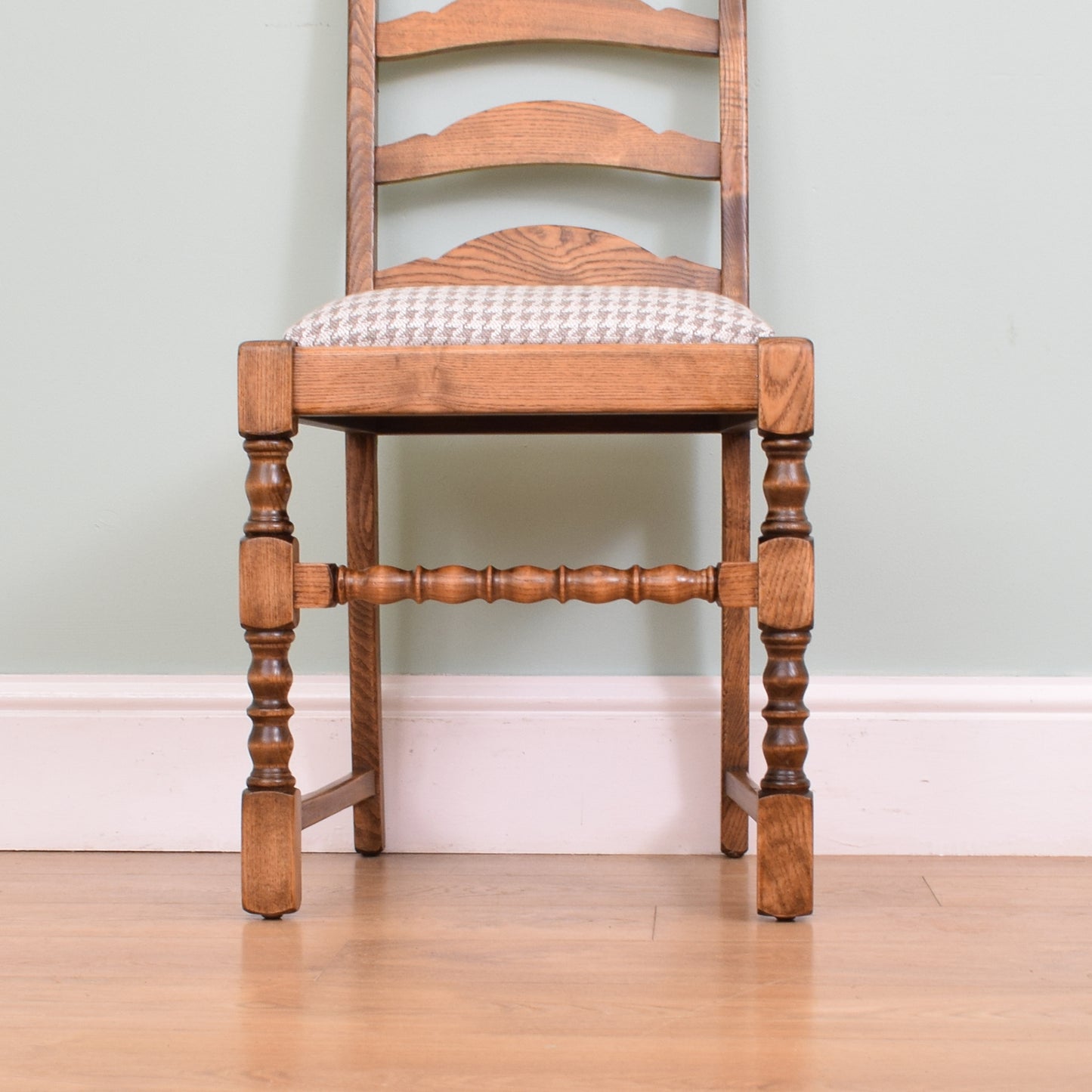 Old Charm Table and Six Chairs