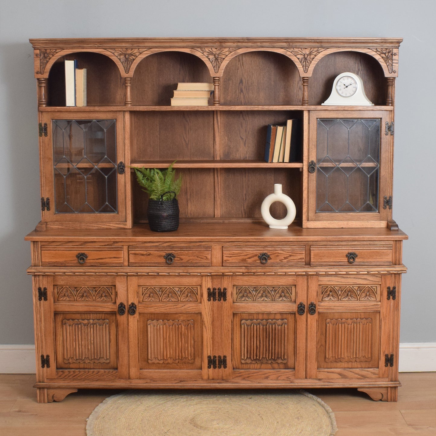 Vintage Old Charm Dresser