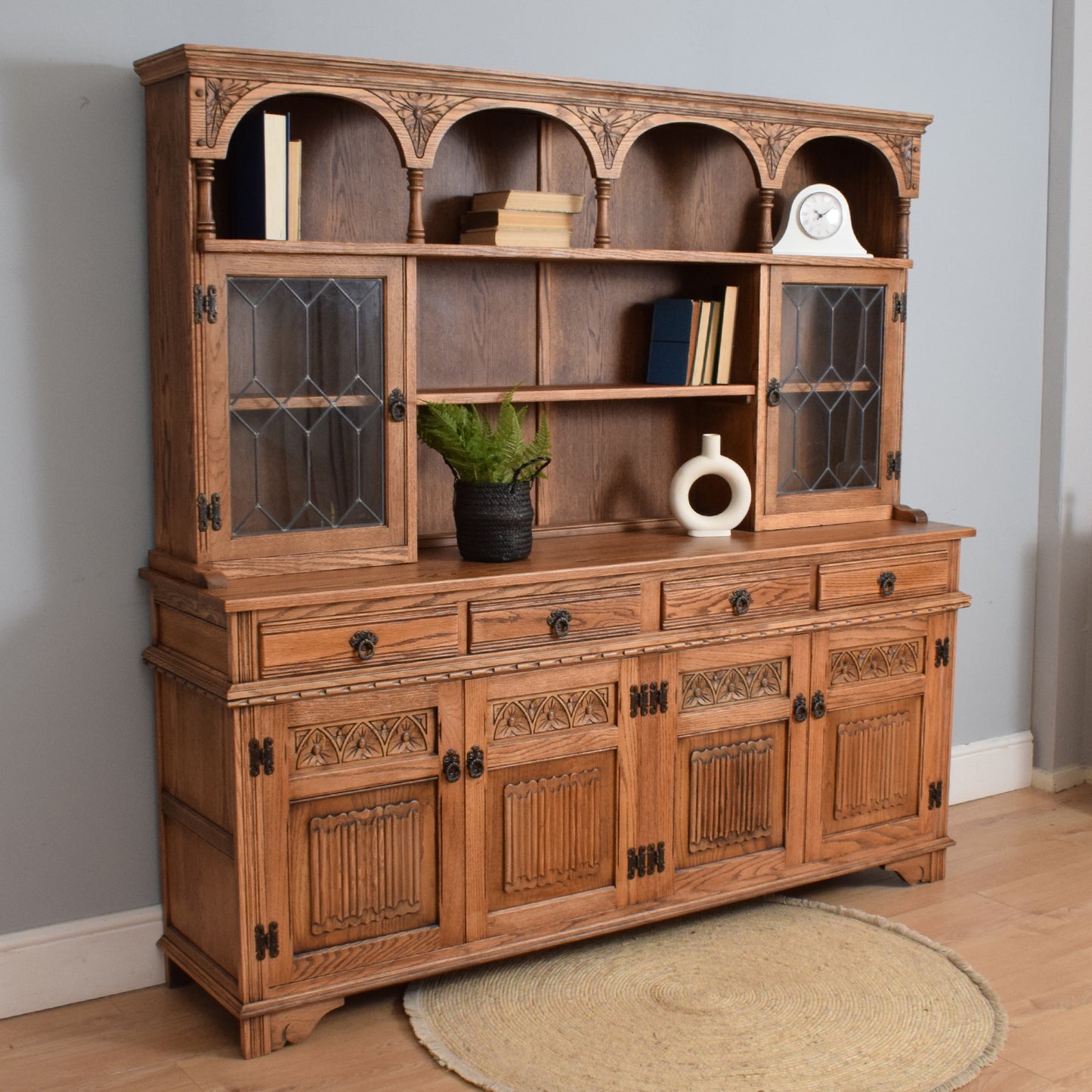 Vintage Old Charm Dresser