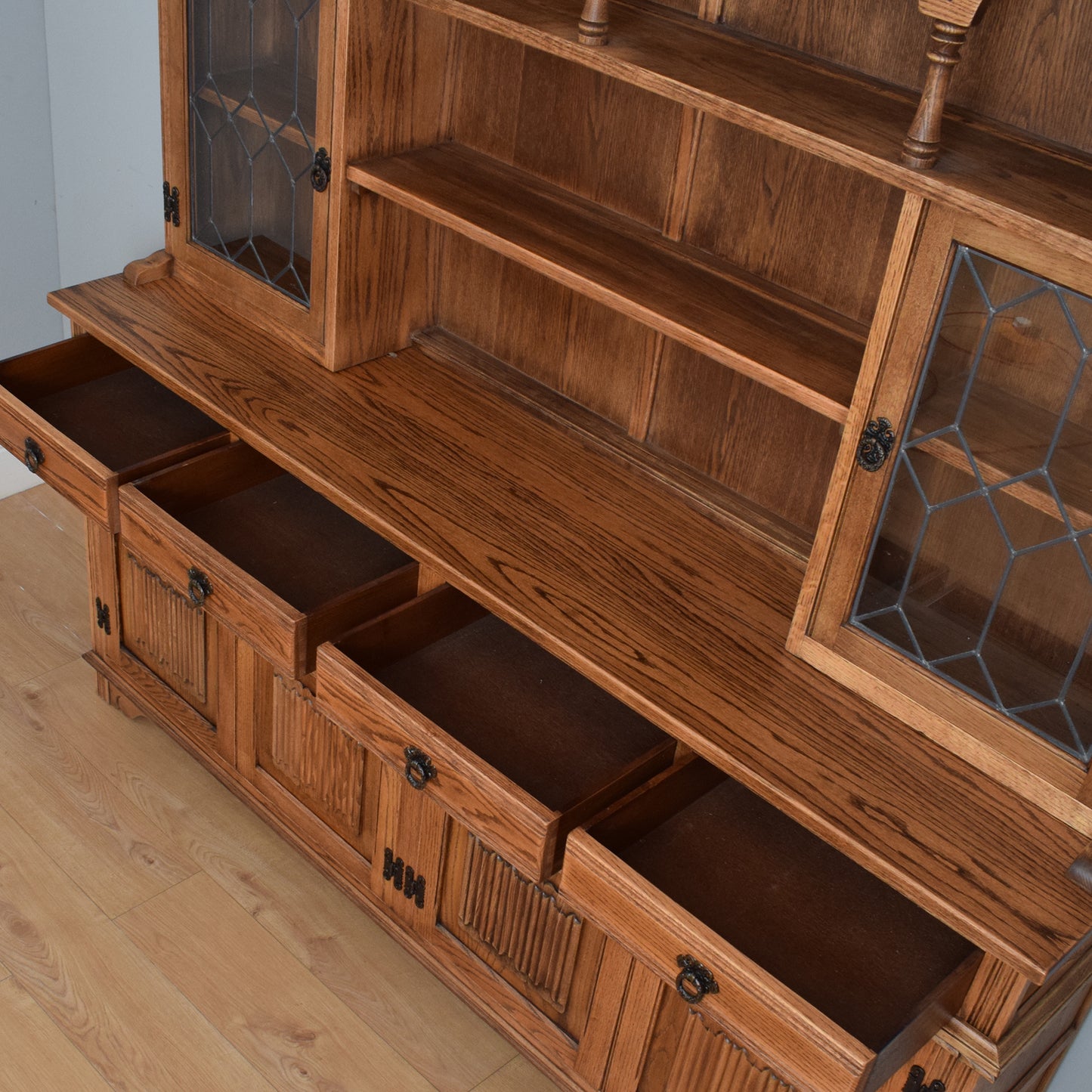 Vintage Old Charm Dresser