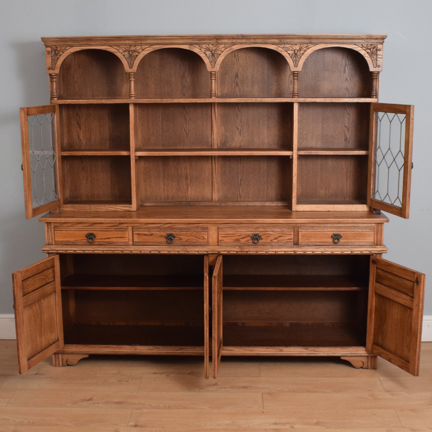 Vintage Old Charm Dresser
