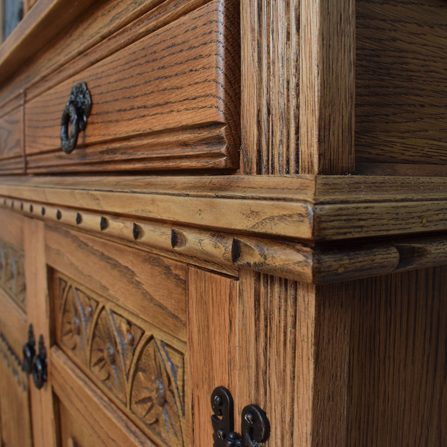 Vintage Old Charm Dresser