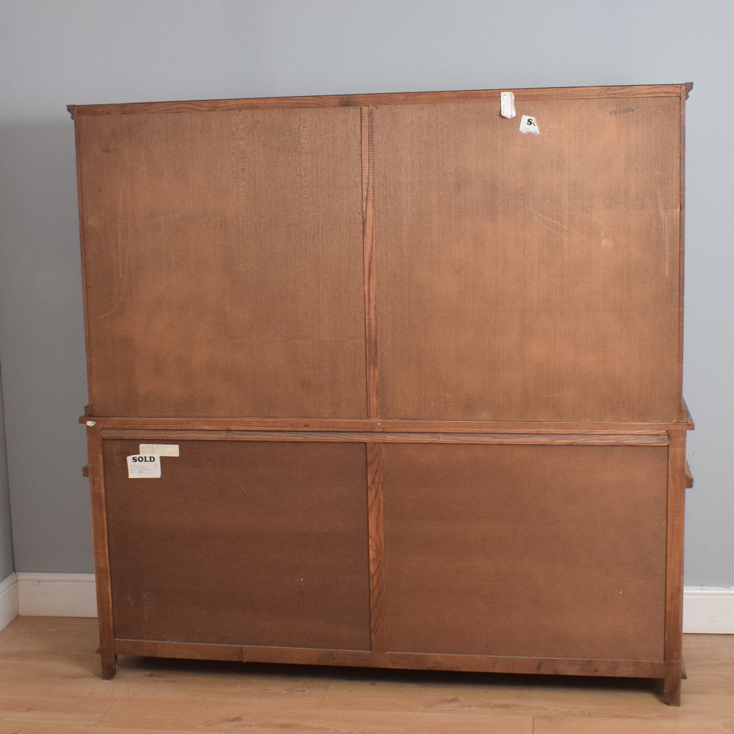 Vintage Old Charm Dresser